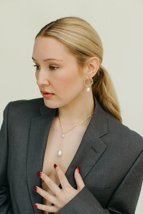 Brodi- Y-pearl necklace