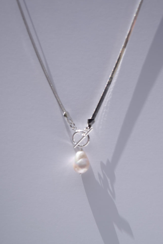 Lyd- Herringbone Toggle Drop