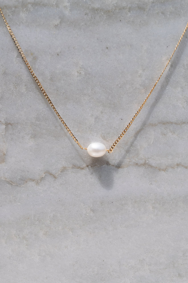 Celia- Curb Chain Floating Pearl Necklace