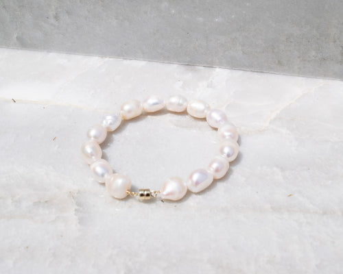 Ash- Pearl Bracelet