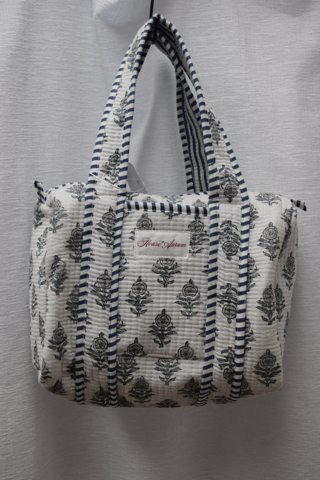 GRAY WHITE FLORAL PURSE