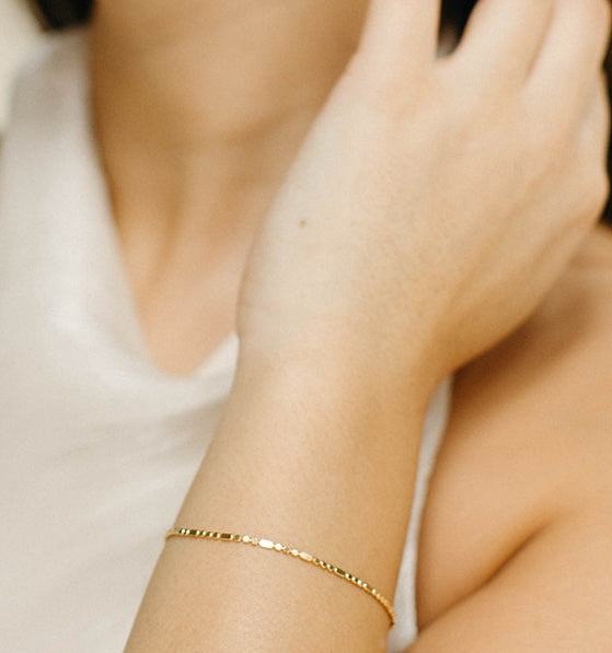 Flo- Hammered Dainty Chain Bracelet