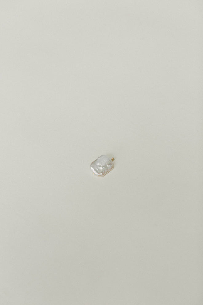 Baroque Sqaure Charm