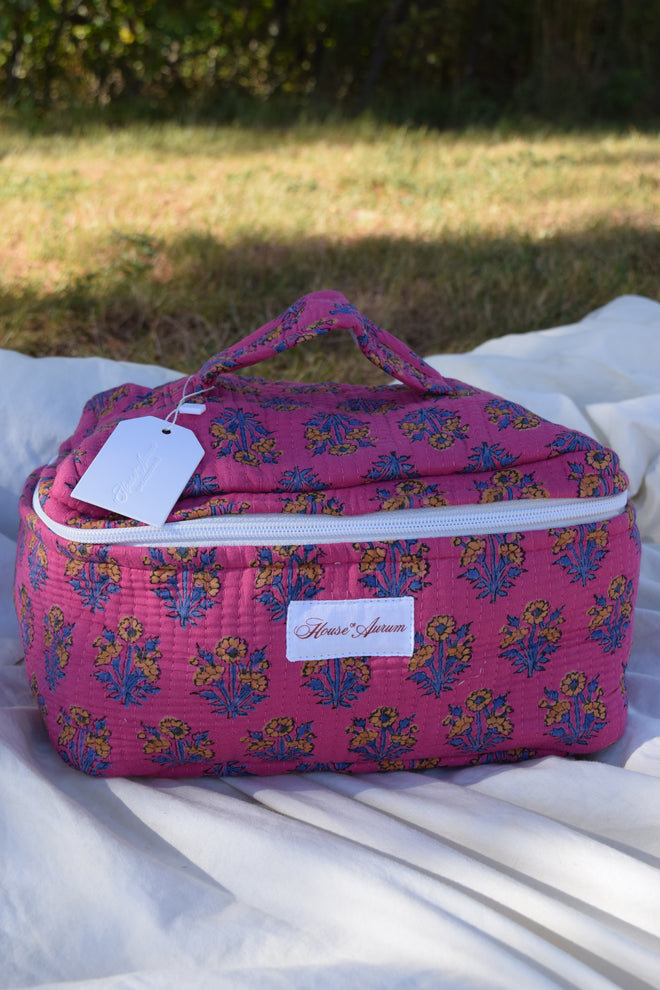 MAGENTA VANITY CASE