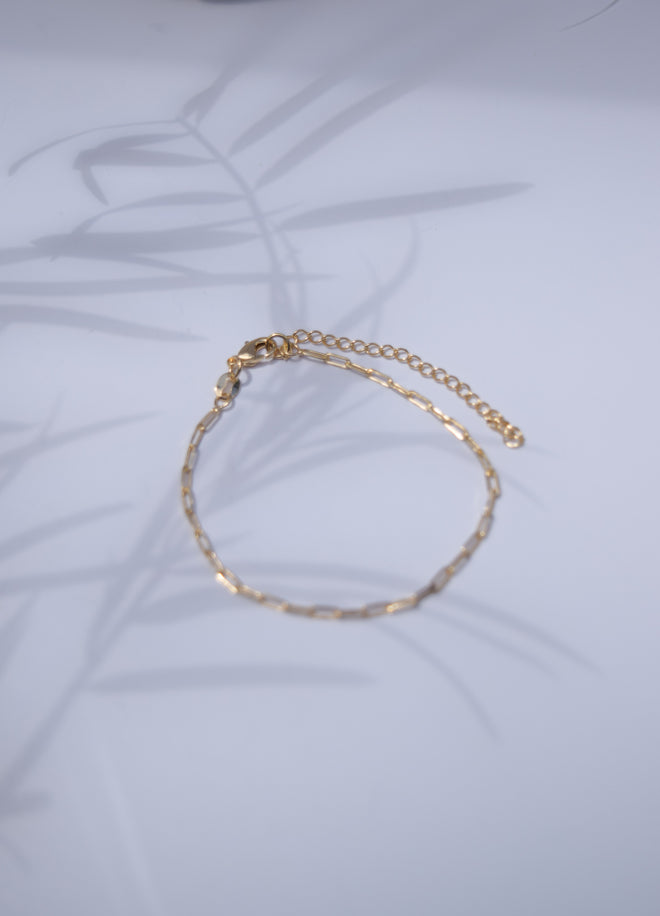 Alla- Dainty Plain Paperclip Bracelet