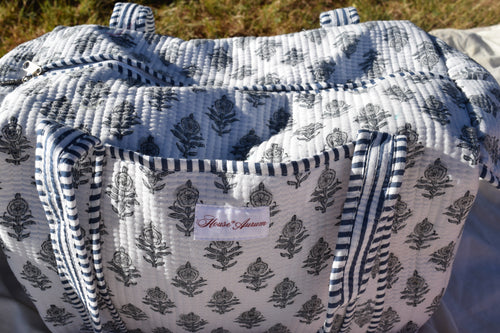 GREY WHITE DUFFLE