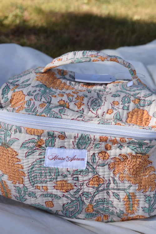 TURQUOISE CREAM VANITY CASE