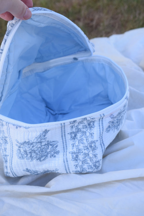 LIGHT BLUE FLORAL VANITY CASE