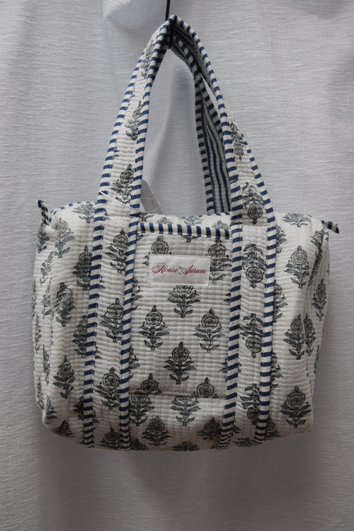 GRAY WHITE FLORAL PURSE