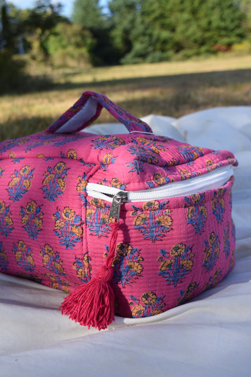 MAGENTA VANITY CASE
